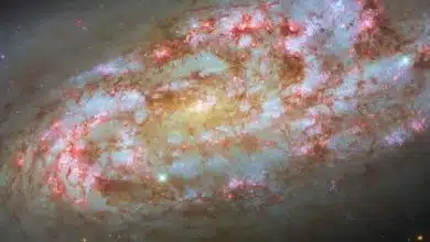 هابل از یک کهکشان مارپیچی توفانی و پرستاره رونمایی کرد