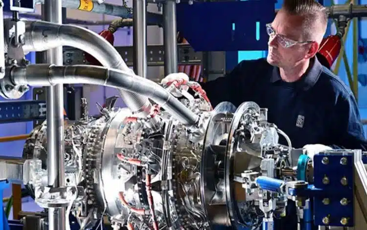 انقلاب سبز در آسمان: موتور هیبریدی رولزرویس با هدف کاهش ۳۰ درصدی آلایندگی