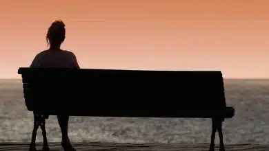 مغز با دلشکستگی مانند آسیب جسمی برخورد می‌کند