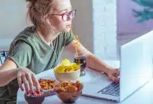 چرا در زمستان هوس شیرینی و تنقلات میکنیم؟ راهکارهای سالم کاهش هوس