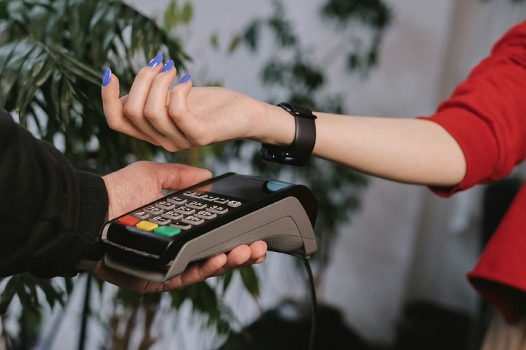 والمارت بالاخره تسلیم شد؛ Google Pay به فروشگاه‌های این شرکت می‌آید