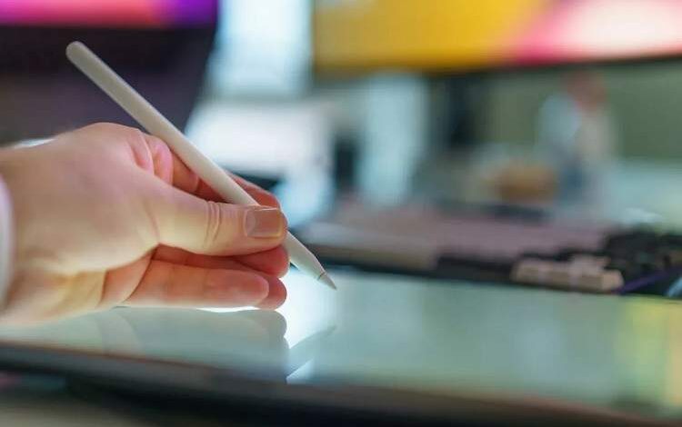 آیفون تاشو اپل و یک قلم مرموز؛ نمایشگر شکننده مانع اصلی است