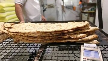اعلام آخرین آمار مصرف آرد/ کرمی: خبازیهای آرد را ۹۰۰ تومان و آزادپزها ۵۳ هزار تومان میخرند