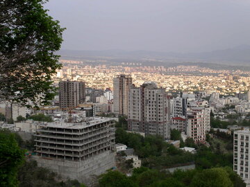با حداقل حقوق ۱۸ میلیون تومان، چه زمانی میتوان خانهدار شد؟/ ایلاتی: زمان برای خرید یک خانه ۸۰ متری از عمر افراد هم فراتر رفت