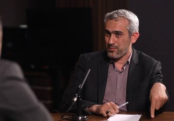 وزیر اقتصاد: آثار مثبت سفرهایم به زودی در زندگی مردم دیده میشود/ نمیخواهیم در رژیم تحریمی زندگی کنیم/ اقدامات ما برای تحریم شکنی محرمانه است