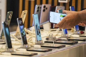 کاهش قیمت تلفن همراه در بازار؛ موبایلهای بالای ۶۰۰ دلار هم ارزان شد؟