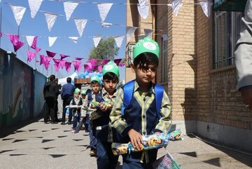 گرانی به جان خوراکی دانشآموزان افتاد / حقوق کارگران جوابگوی هزینه زنگ تفریح بچهها میشود؟