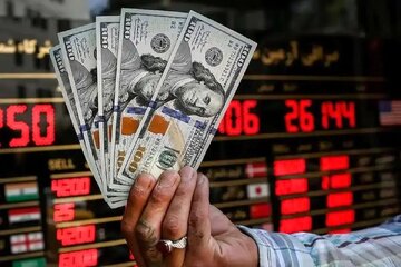 یک پیشبینی جدید درباره قیمت ارز تا پایان سال/ احتمال برگشت قیمت دلار به کانال ۱۹۰ هزار تومان وجود دارد؟/ دلار تا چه سطح قیمتی میتواند تغییر کند؟