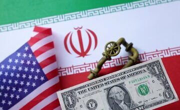 دفاع فرزانی از نسخه ۱۰ هزار دلاری / فعلاً جلوی صعود دلار گرفته شد / ارزیابی دقیق اثرگذاری آن به گذشت زمان بیشتری نیاز دارد
