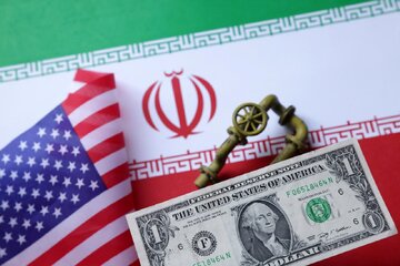 دفاع فرزانی از نسخه ۱۰ هزار دلاری / فعلاً جلوی صعود دلار گرفته شد / ارزیابی دقیق اثرگذاری آن به گذشت زمان بیشتری نیاز دارد